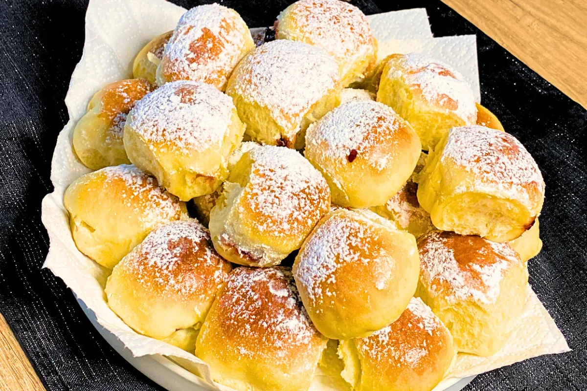 Homemade Sweet Rolls with Jam: Warmth and Feelings of Time-Flavoured Memories